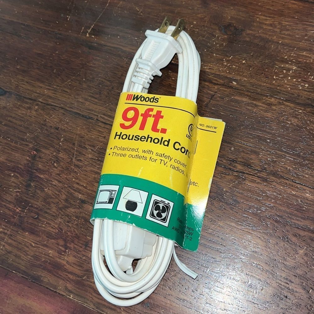 New indoor Light-Duty Extension Cord 9 Feet 16 Gauge Indoor White 3 outlets